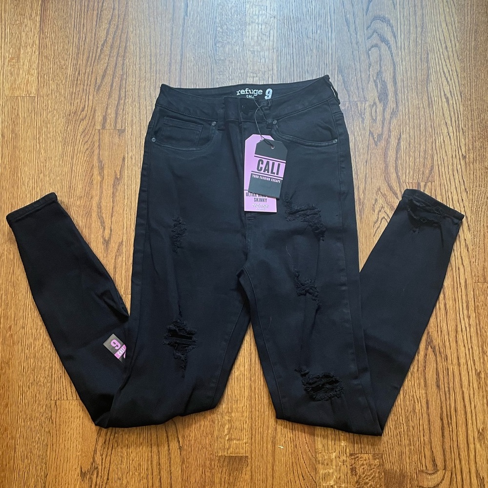 Refuge Ultra high rise skinny distressed jeans. New with tags.
